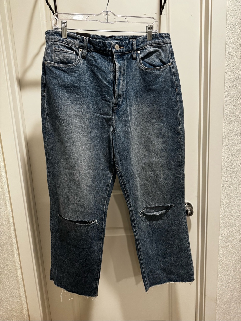 NWT! Blank NYC Size 31 - Medium Wash Ribcage Straight Distressed Jeans